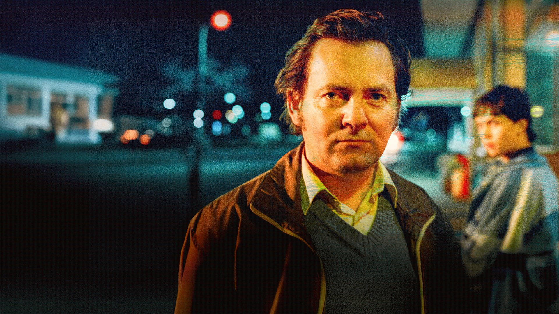 Hlavná postava kriminálneho seriálu Metóda Markovič: Straka v nočnej atmosfére.